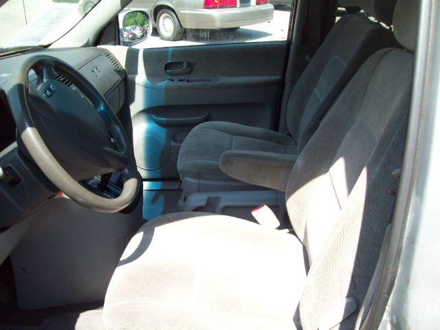 2005 Kia Sedona Open-top