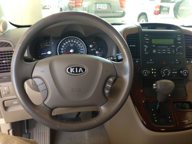 2007 Kia Sedona Open-top