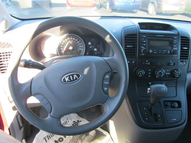 2007 Kia Sedona 2WD Crew Cab LWB XE Truck