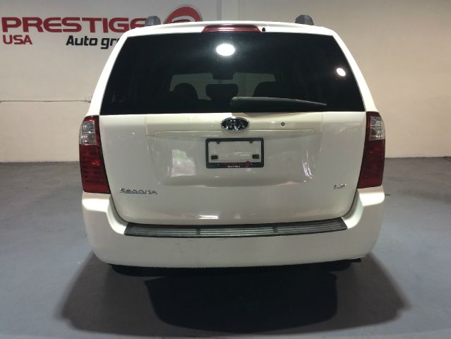 2008 Kia Sedona 2WD Crew Cab LWB XE Truck