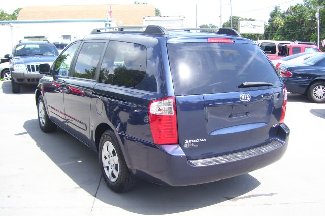 2008 Kia Sedona 2WD Crew Cab LWB XE Truck