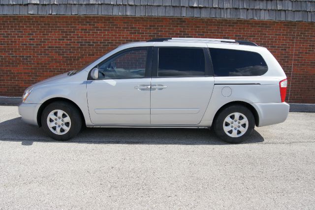 2009 Kia Sedona 2WD Crew Cab LWB XE Truck