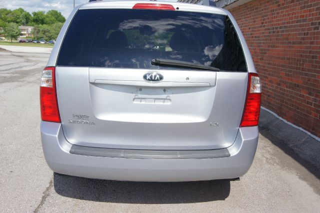 2009 Kia Sedona 2WD Crew Cab LWB XE Truck