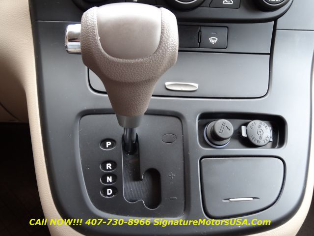 2011 Kia Sedona 2WD Crew Cab LWB XE Truck