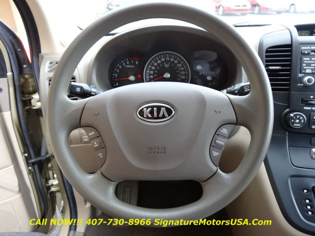 2011 Kia Sedona 2WD Crew Cab LWB XE Truck