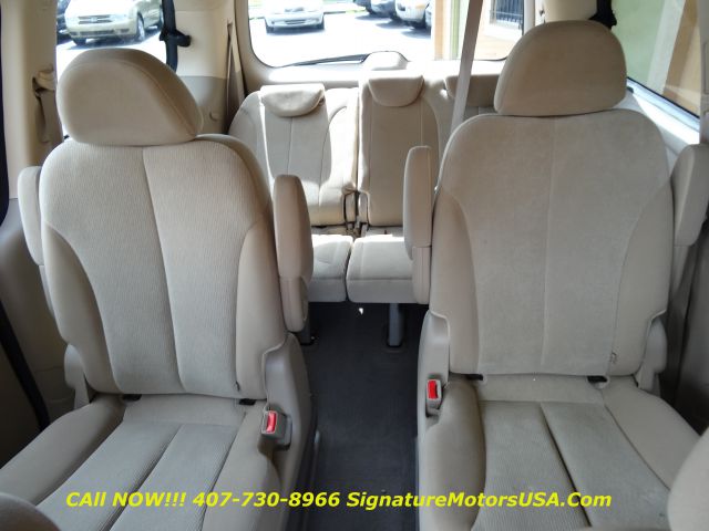 2011 Kia Sedona 2WD Crew Cab LWB XE Truck