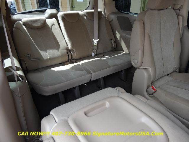 2011 Kia Sedona 2WD Crew Cab LWB XE Truck