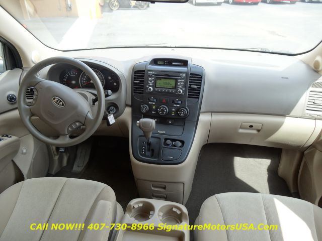 2011 Kia Sedona 2WD Crew Cab LWB XE Truck