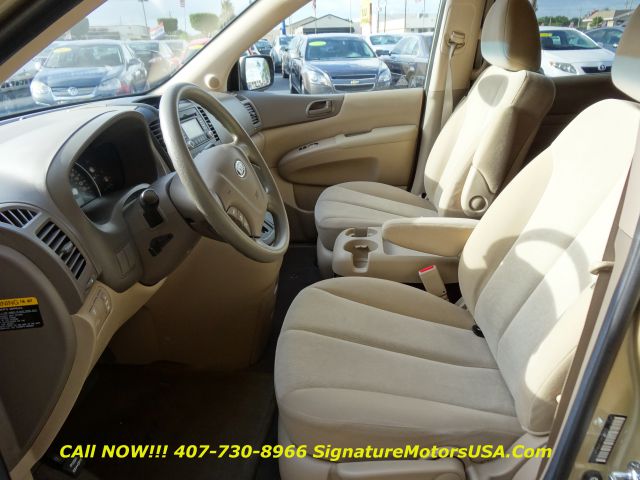 2011 Kia Sedona 2WD Crew Cab LWB XE Truck