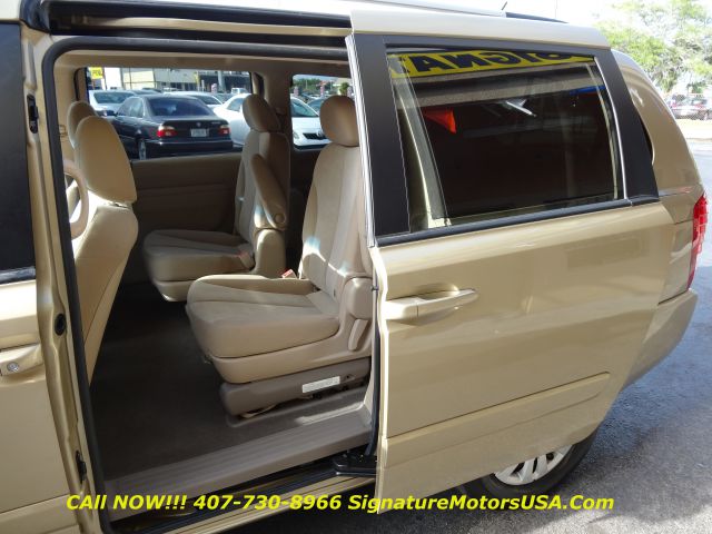 2011 Kia Sedona 2WD Crew Cab LWB XE Truck