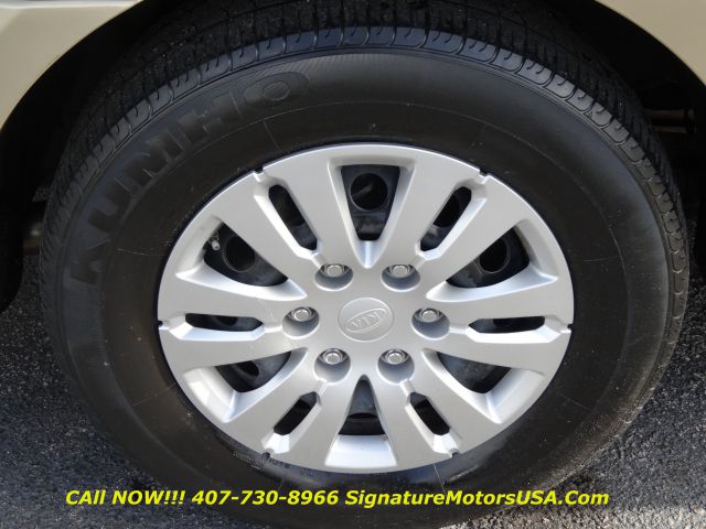 2011 Kia Sedona 2WD Crew Cab LWB XE Truck