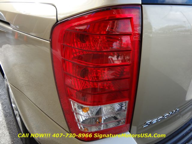 2011 Kia Sedona 2WD Crew Cab LWB XE Truck