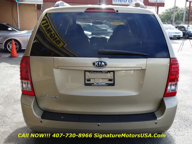 2011 Kia Sedona 2WD Crew Cab LWB XE Truck