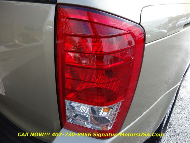 2011 Kia Sedona 2WD Crew Cab LWB XE Truck