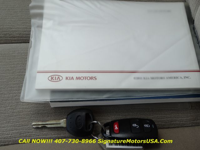 2011 Kia Sedona 2WD Crew Cab LWB XE Truck