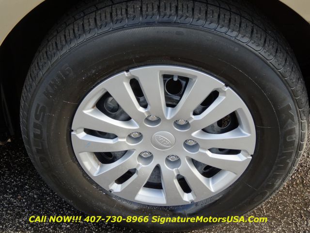 2011 Kia Sedona 2WD Crew Cab LWB XE Truck