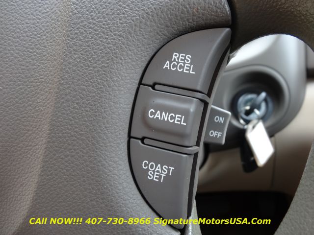 2011 Kia Sedona 2WD Crew Cab LWB XE Truck