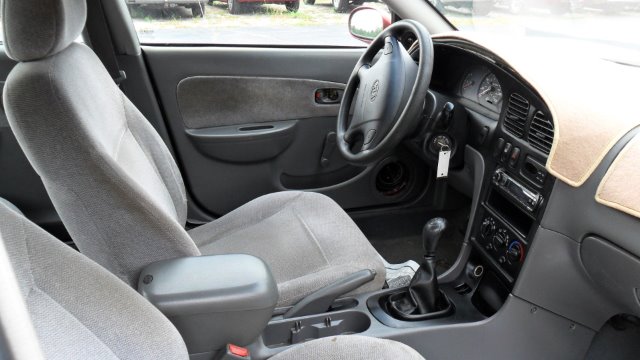 2001 Kia Sephia Base