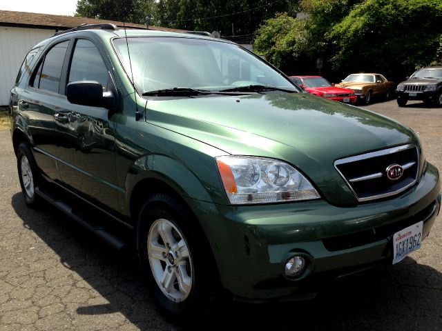 2004 Kia Sorento LS Truck