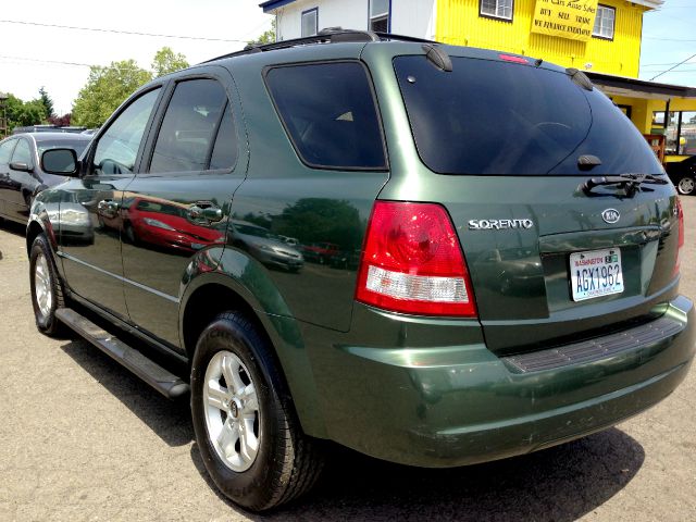 2004 Kia Sorento LS Truck