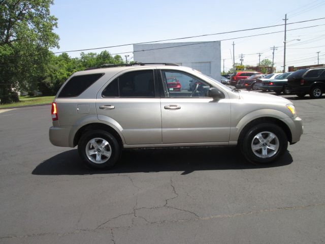 2004 Kia Sorento LS Truck