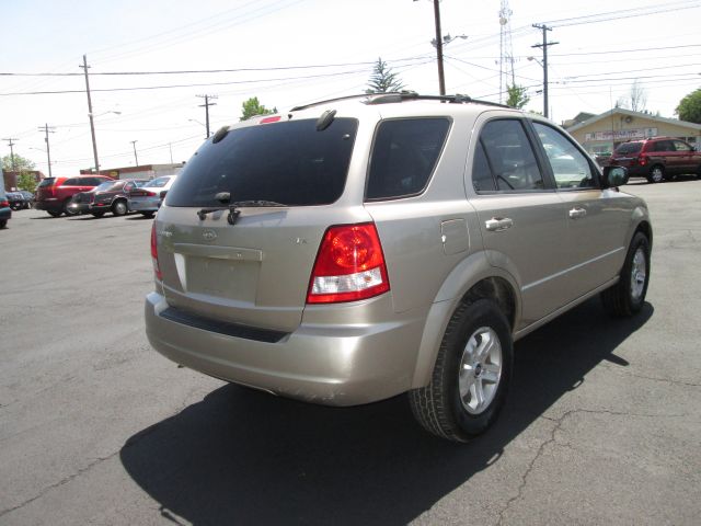 2004 Kia Sorento LS Truck