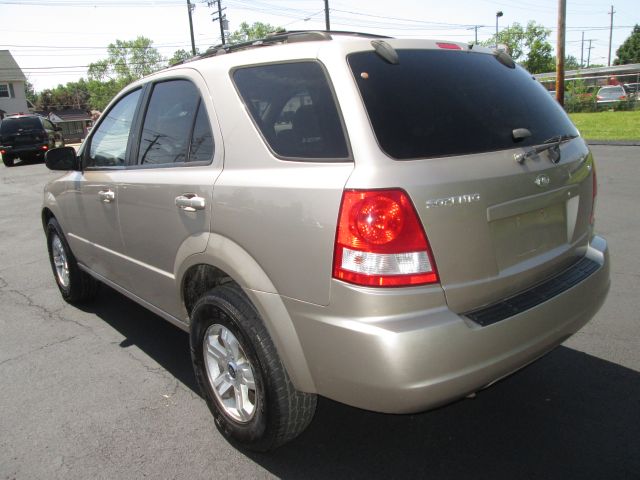 2004 Kia Sorento LS Truck