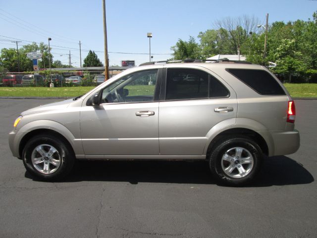 2004 Kia Sorento LS Truck