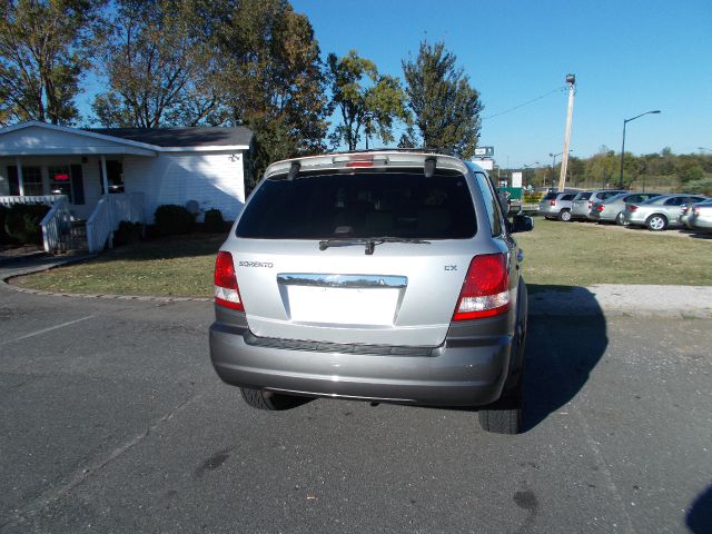 2004 Kia Sorento Crew Cab 126.0 WB 1SC LS Z85