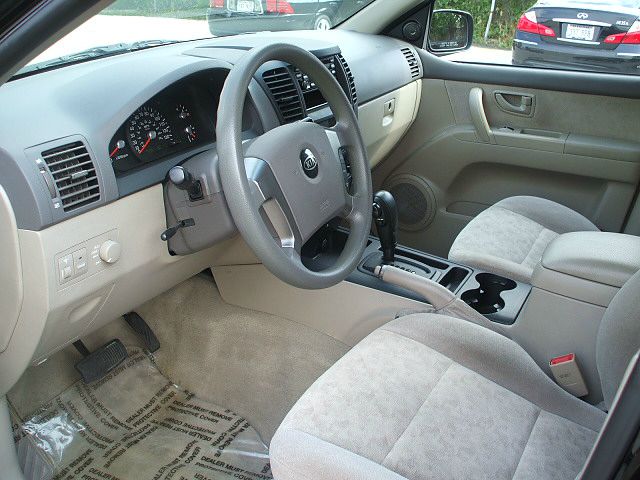 2004 Kia Sorento LS Truck