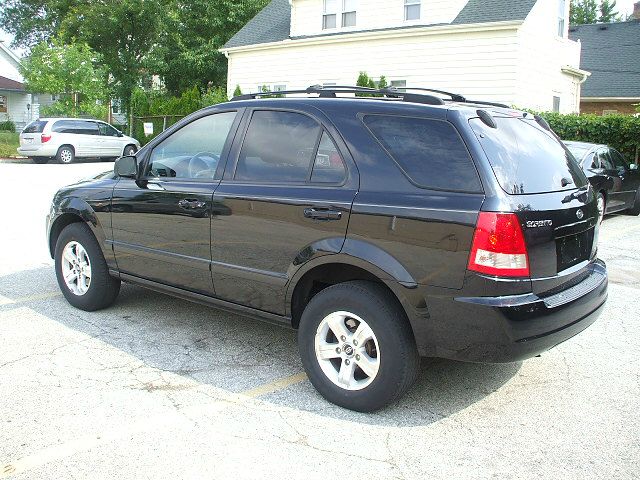 2004 Kia Sorento LS Truck