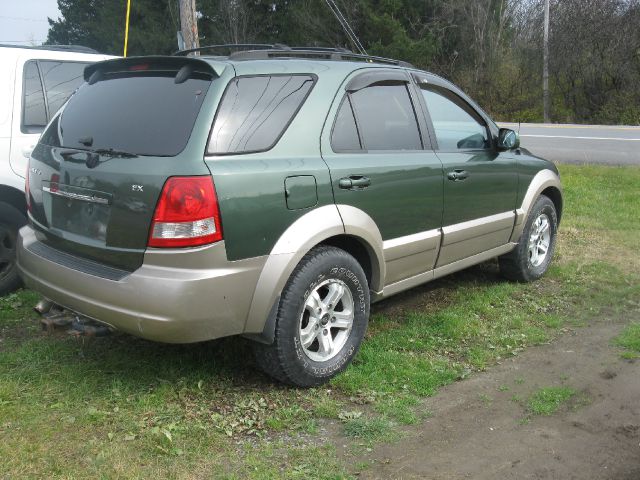 2005 Kia Sorento LS Truck