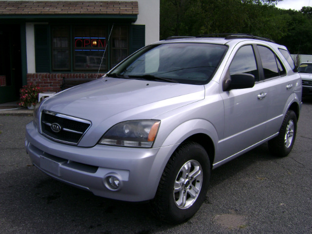 2005 Kia Sorento LS Truck