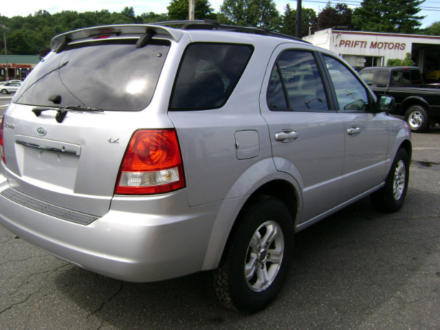 2005 Kia Sorento LS Truck