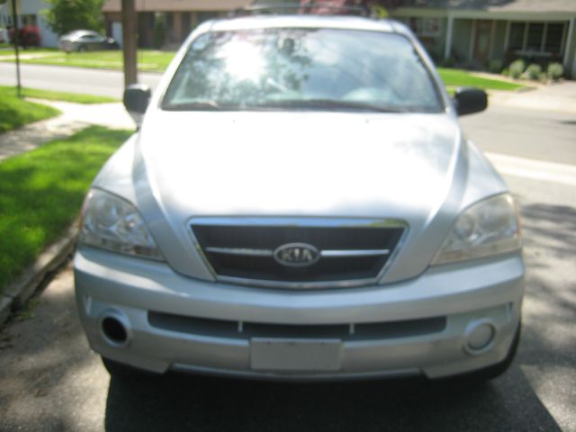 2005 Kia Sorento LS Truck