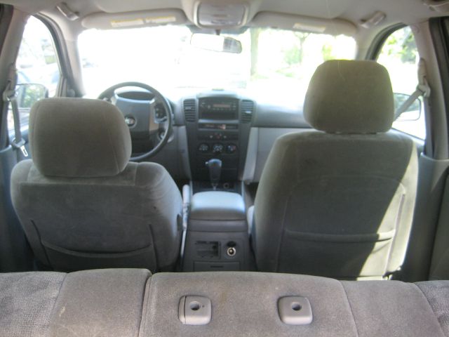 2005 Kia Sorento LS Truck