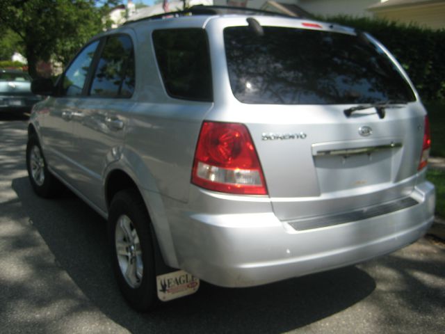 2005 Kia Sorento LS Truck