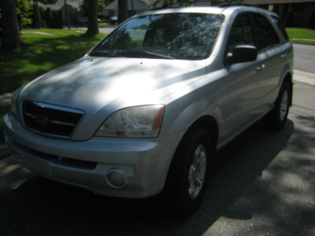 2005 Kia Sorento LS Truck