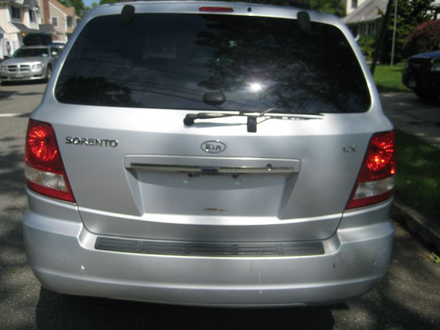 2005 Kia Sorento LS Truck