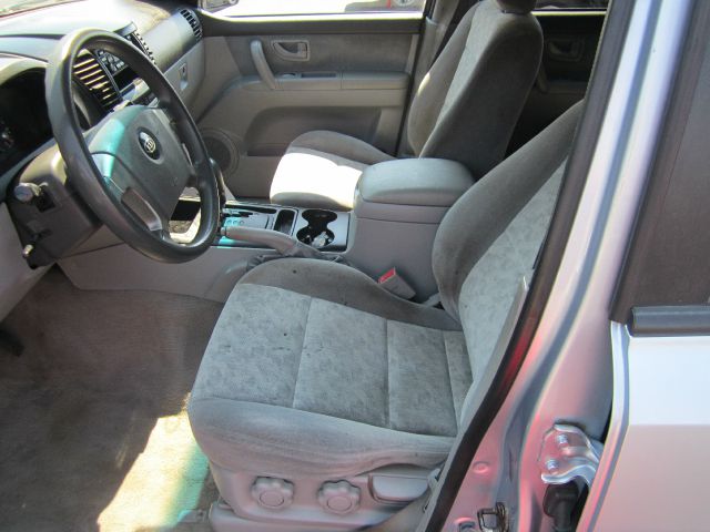 2005 Kia Sorento LS Truck