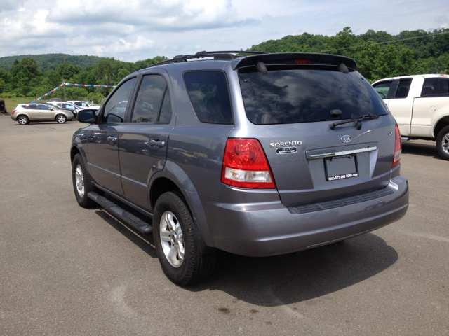 2005 Kia Sorento LS Truck