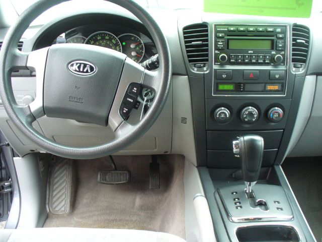 2008 Kia Sorento LS Truck