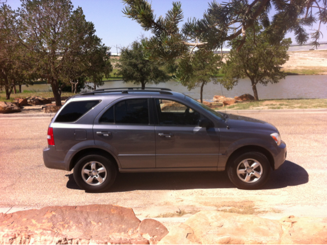 2008 Kia Sorento LS Truck