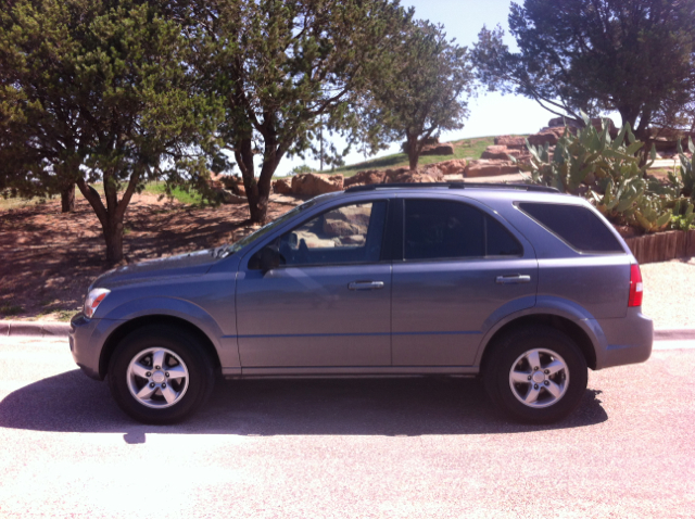 2008 Kia Sorento LS Truck