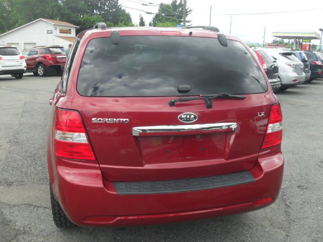 2008 Kia Sorento LS Truck