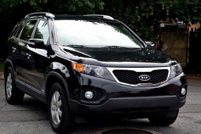 2011 Kia Sorento LS Truck