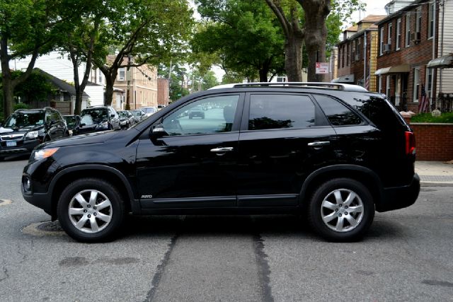 2011 Kia Sorento LS Truck