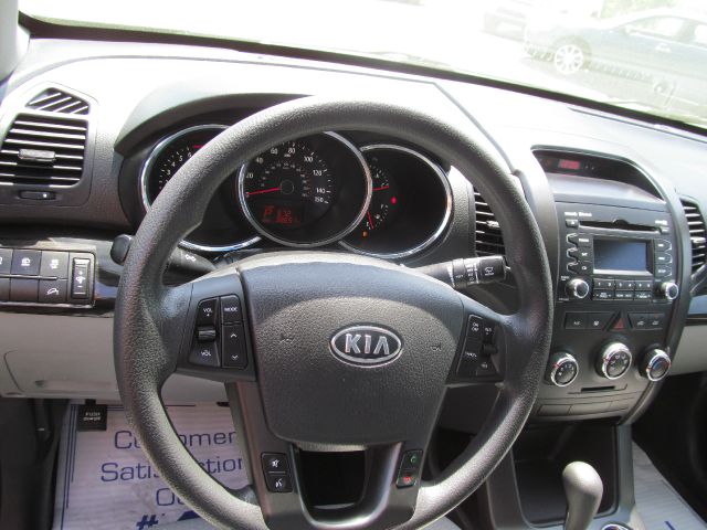 2011 Kia Sorento LS Truck