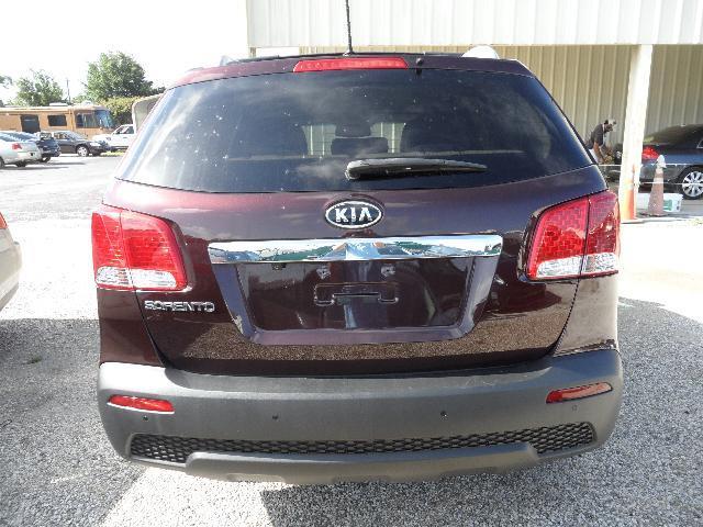 2011 Kia Sorento GL Front-wheel Drive