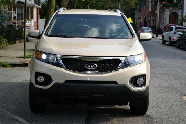 2011 Kia Sorento LS Truck